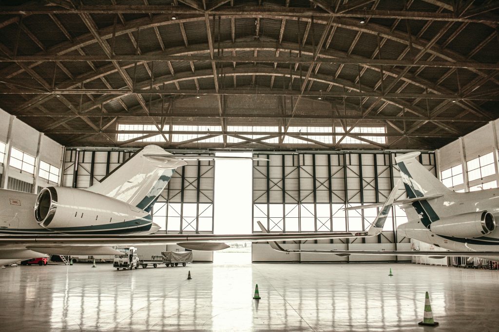 Caméra surveillance hangar avec accès smartphone via 4G